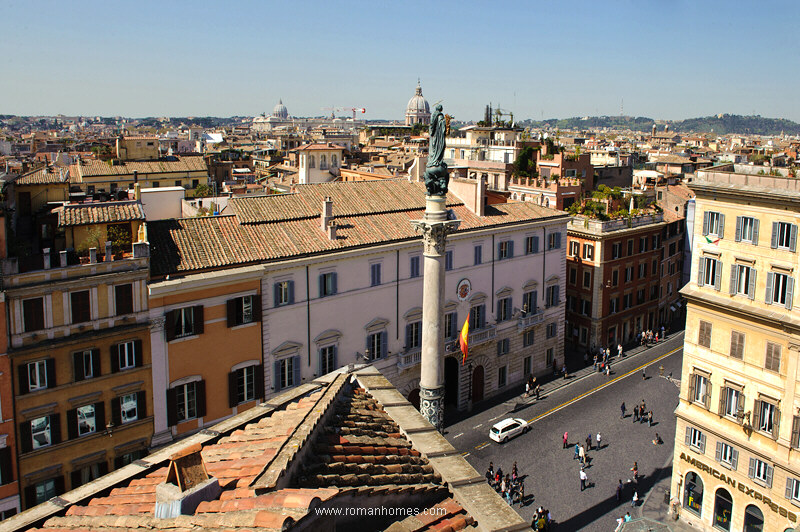 Piazza Mignanelli and Rome's centre seen from the higher terrace